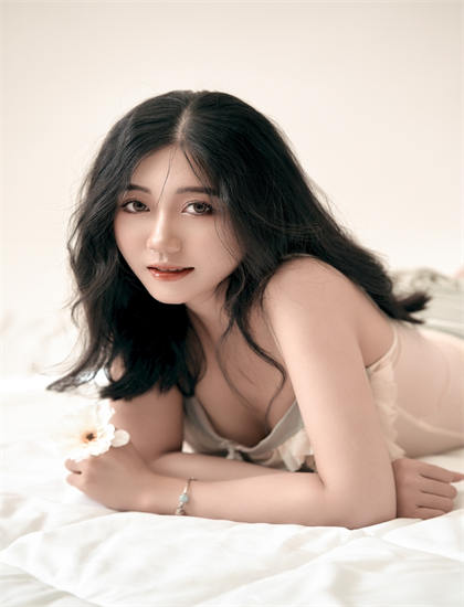 四有老师指的是什么_亚洲精品久久无码AV片银杏_无人在线观看完整免费版视频